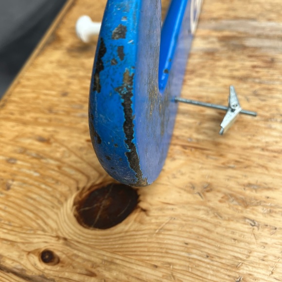 Super fun, athletic wear hooks with a field hockey stick - Picture 5 of 7